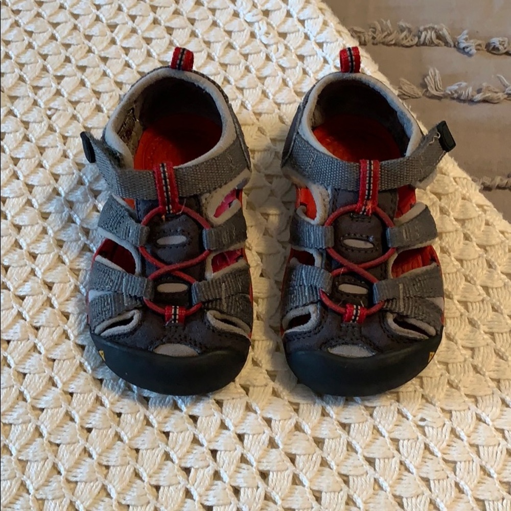 Keen Sandals | Gray & Red